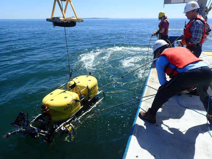 Recovering the K2 ROV - attaching the tag lines