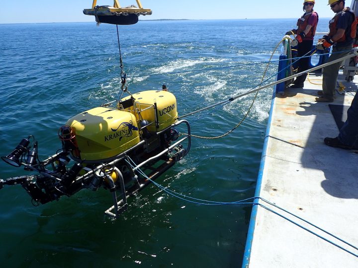 Recovering the K2 ROV - using the main crane